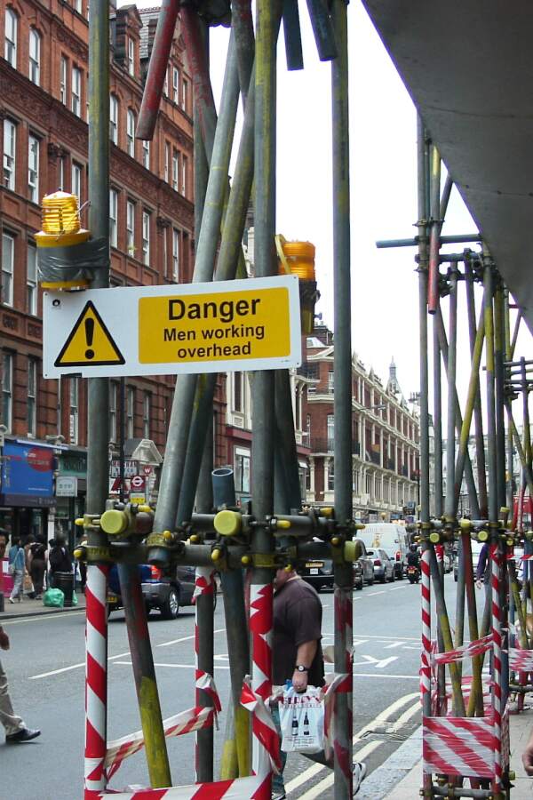 Danger &ndash; men working overhead