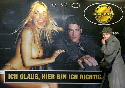 Mehr Beschwerden, aber weniger kritisierte Werbekampagnen: Der Deutsche Werberat stellt seinen Jahresbericht vor. Das Foto zeigt eine umstrittene Reklame aus dem Jahr 2001.